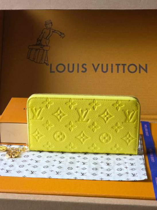 Picture of Louis Vuitton Wallets _SKUfw232532118fw
